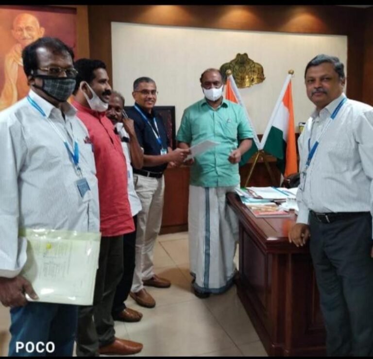 ബഹുമാനപെട്ട ധന കാര്യ മന്ത്രി ബാല ഗോപാലന് നിവേദനം നൽകുന്നു.